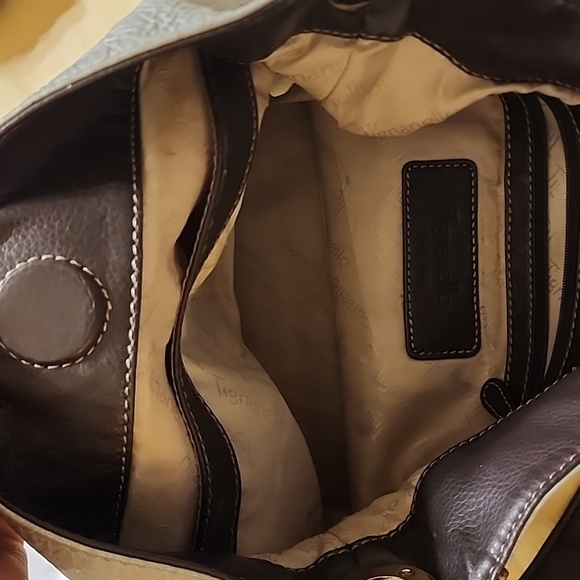 Reposh great condition Tignanello purse. $14 - Picture 6 of 7